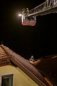 Sechs Feuerwehren bei offenen Dachstuhlbrand in Grafenwörth im Einsatz