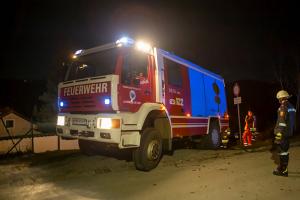Medizinischer Notfall einer Pkw-Lenkerin - Fahrzeug prallt gegen ein Gebäude