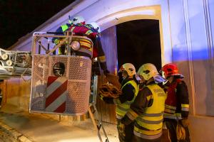 Sturm über Krems - Dachziegel landen auf der Straße