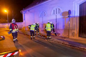 Sturm über Krems - Dachziegel landen auf der Straße