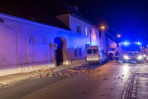 Sturm über Krems - Dachziegel landen auf der Straße