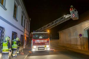 Sturm über Krems - Dachziegel landen auf der Straße