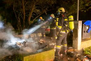 Neuerlicher Brand einer Müllinsel in Krems-Stein
