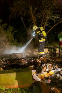 Neuerlicher Brand einer Müllinsel in Krems-Stein