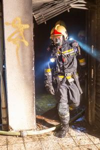 Anrainer entdecken Brand in einem Abbruchhaus
