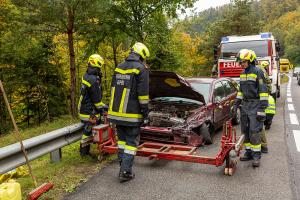 Zwei Fahrzeuge kollidieren auf der B37 im Lengenfelderamt