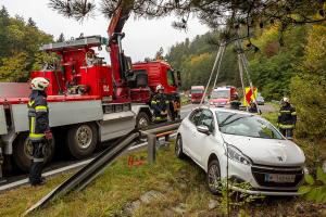 Zwei Fahrzeuge kollidieren auf der B37 im Lengenfelderamt