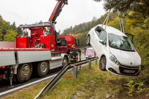 Zwei Fahrzeuge kollidieren auf der B37 im Lengenfelderamt