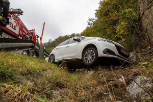 Zwei Fahrzeuge kollidieren auf der B37 im Lengenfelderamt