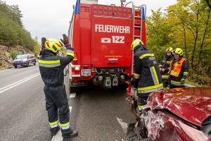 Zwei Fahrzeuge kollidieren auf der B37 im Lengenfelderamt