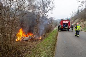 Pkw-Brand nach Unfall auf der L44