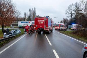 Kreuzungsunfall mit zwei Pkw auf der B34 in Langenlois