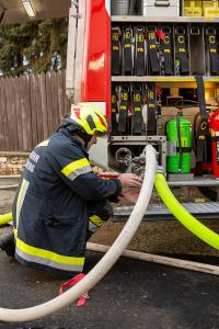 Starke Rauchentwicklung bei Brand in einer Lagerhalle