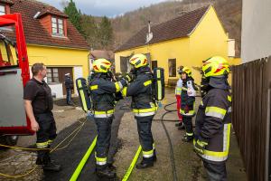 Starke Rauchentwicklung bei Brand in einer Lagerhalle