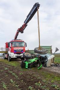 Traktor bei Abbiegemanöver umgestürzt