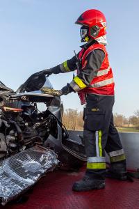 Riesiges Glück für Pkw-Lenker beim einer Kollision mit einem Triebwagen