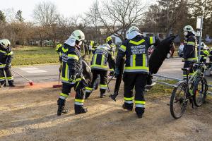 Riesiges Glück für Pkw-Lenker beim einer Kollision mit einem Triebwagen