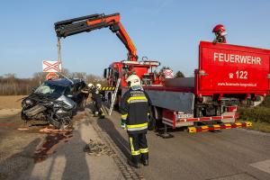 Riesiges Glück für Pkw-Lenker beim einer Kollision mit einem Triebwagen