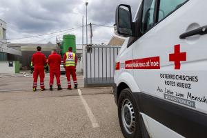 Brand einer Maschine in einer Lagerhalle