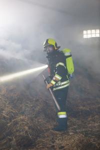 Pferdemist in einer Lagerhalle in Brand geraten