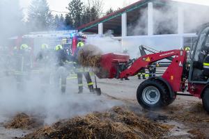 Pferdemist in einer Lagerhalle in Brand geraten