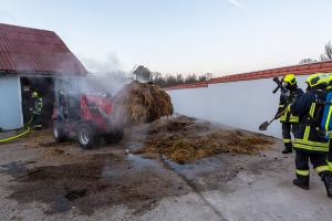 Pferdemist in einer Lagerhalle in Brand geraten