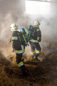 Pferdemist in einer Lagerhalle in Brand geraten