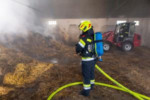 Pferdemist in einer Lagerhalle in Brand geraten