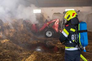 Pferdemist in einer Lagerhalle in Brand geraten