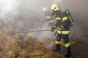 Pferdemist in einer Lagerhalle in Brand geraten