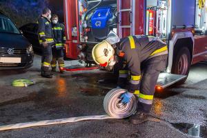 Katze bei Brand in Krems-Stein aus verrauchter Wohnung gerettet