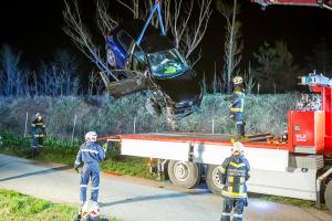 Fahrzeugüberschlag auf der B37 - Fahrzeuglenkerin unverletzt