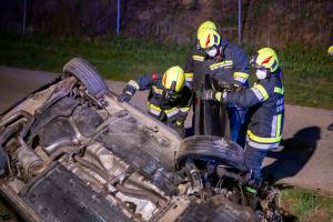 Fahrzeugüberschlag auf der B37 - Fahrzeuglenkerin unverletzt