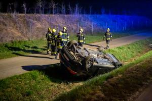 Fahrzeugüberschlag auf der B37 - Fahrzeuglenkerin unverletzt