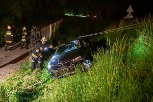 Pkw landet nach Ausritt im Straßengraben