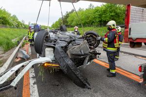 Fahrzeugüberschlag im Baustellenbereich der B37