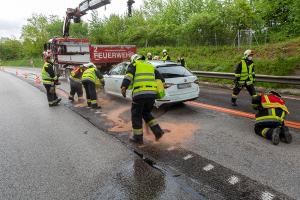 Fahrzeugüberschlag im Baustellenbereich der B37