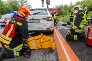 Fahrzeugüberschlag im Baustellenbereich der B37