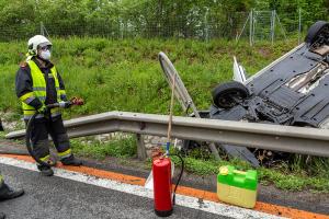 Fahrzeugüberschlag im Baustellenbereich der B37