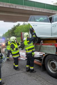 Fahrzeugüberschlag im Baustellenbereich der B37