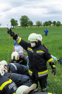 Zweifache Menschenrettung auf der B37 - Drei Feuerwehren im Einsatz