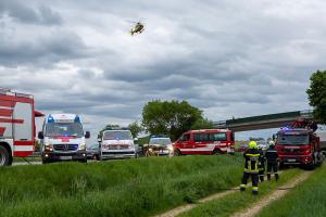 Zweifache Menschenrettung auf der B37 - Drei Feuerwehren im Einsatz