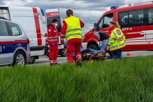 Zweifache Menschenrettung auf der B37 - Drei Feuerwehren im Einsatz