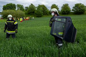 Zweifache Menschenrettung auf der B37 - Drei Feuerwehren im Einsatz