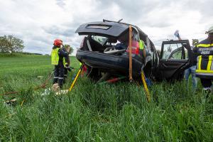 Zweifache Menschenrettung auf der B37 - Drei Feuerwehren im Einsatz