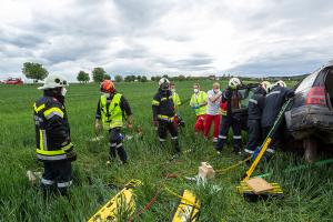 Zweifache Menschenrettung auf der B37 - Drei Feuerwehren im Einsatz