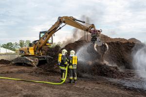 Langwieriger Einsatz beim Brand eines Komposthaufens