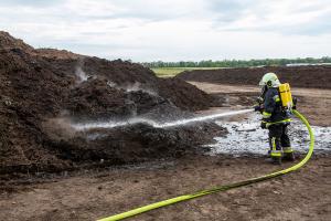 Langwieriger Einsatz beim Brand eines Komposthaufens