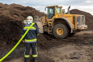 Langwieriger Einsatz beim Brand eines Komposthaufens