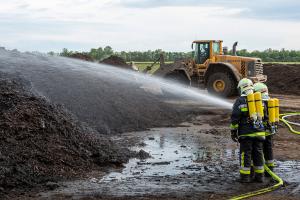 Langwieriger Einsatz beim Brand eines Komposthaufens